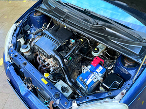 TOYOTA YARIS / TÜV 12.2025 (6 foto / 15)