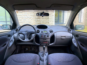TOYOTA YARIS / TÜV 12.2025 (10 foto / 15)
