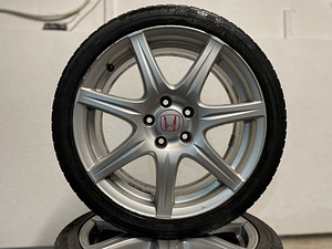 Honda Type R 18 + Continental 225/40R18 M+S (2 foto / 10)