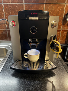 JURA F50 (8 foto / 10)