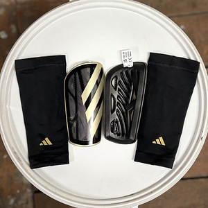 Adidas säärekaitsmed (4 foto / 4)