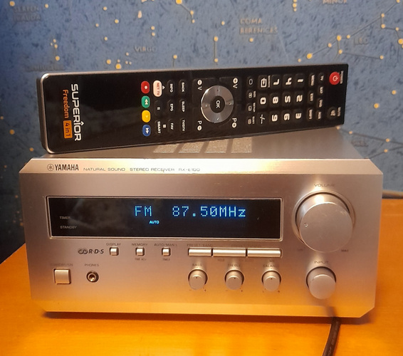 Yamaha RX-E100 ressiiver.