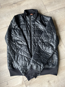 Uus Nike meeste spordijakk (1 foto / 3)