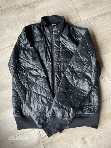 Новая спортивная куртка Nike M