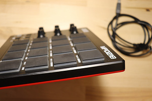 Akai MPD 218 (2 фото из 3)