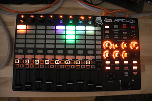 Akai APC40 MKII (2 foto / 3)