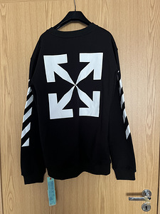 Off-White свитер XL (1 фото из 4)