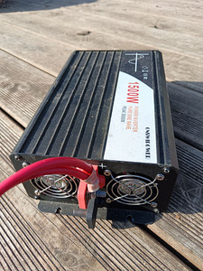 Inverter 12-220V 1000W ja 1500W puhas siinus autoelamu karavan (2 foto / 5)