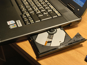 Sülearvuti Fujitsu-Siemens Esprimo V5505, 15.4" (2 foto / 5)