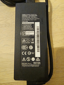 Razer Power Adapter - 200W (2 фото из 3)