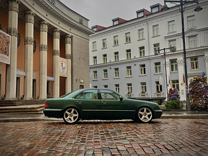 Mercedes-Benz E320 cdi (2 foto / 11)