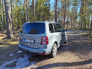 Volkswagen Touran (2 foto / 13)
