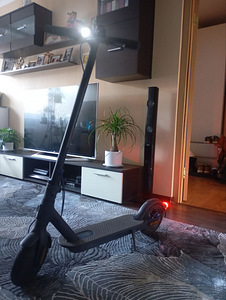 Xiaomi Mi Electric Scooter 3 (1 foto / 4)