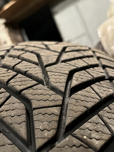 Yokohama Bluearth Winter V905 102H 225/65R17 M+S (4 foto / 4)