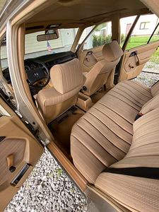 W124 mercedes-benz e260 (9 foto / 12)