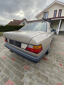 W124 mercedes-benz e260 (7 foto / 12)