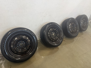 Bridgestone Blizzak 205/55R16 M+S 6-7мм. (с дисками Toyota) (2 фото из 9)