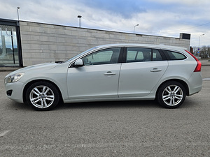 Volvo v60 2.0d5 120kw 2011 AT (4 foto / 10)