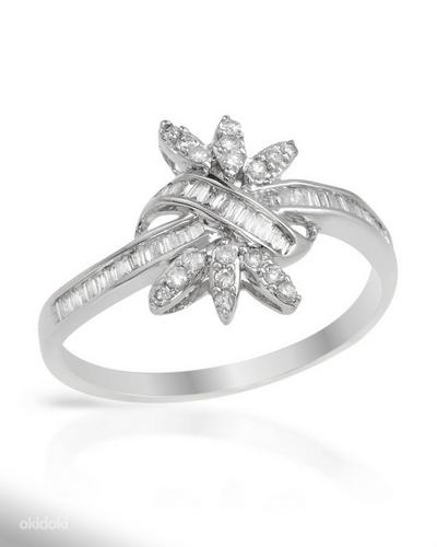 18 K valgest kullast sõrmus kaunistatud teemantidega. UUS! (foto #1)