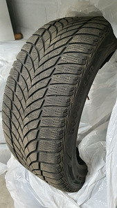 235/45/17 GoodYear UltraGrip Ice 2 97t (1 foto / 2)