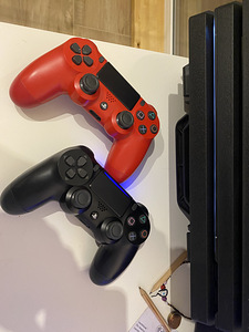 Playstation 4 Pro 1tb +2 pulti (3 foto / 8)