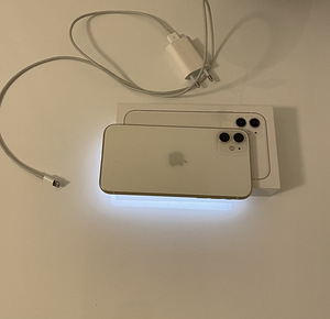 iPhone 11 64 ГБ Белый (1 фото из 2)