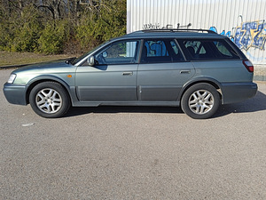 Subaru Legacy Outback (4 фото из 10)