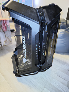 Корпус Cougar + 4 вентилятора Corsair + различные HUBы и про (5 фото из 10)