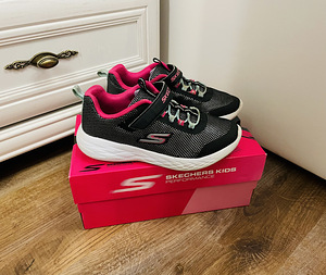 Skechers tossud tüdrukule, suurus 33 (1 foto / 3)