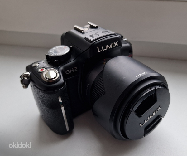 Фото-видеокамера Panasonic Lumix DMC-GH2 (фото #1)