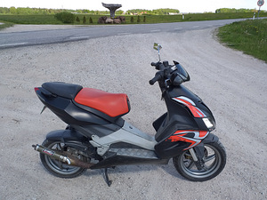 Aprilia SR70R Airsal Racing Roller / Mopeed (3 foto / 5)