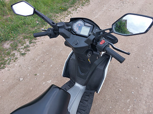 Aprilia SR50R Roller / Mopeed (5 foto / 7)