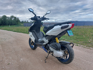 Aprilia SR50R Roller / Mopeed (6 foto / 7)
