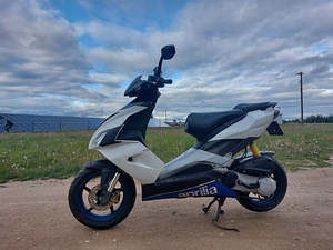 Aprilia SR50R Roller / Mopeed (7 foto / 7)