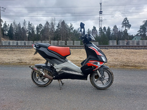 Aprilia SR50R 2011a Roller / Mopeed (5 foto / 7)