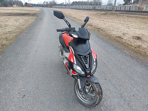 Aprilia SR50R 2011a Roller / Mopeed (6 foto / 7)