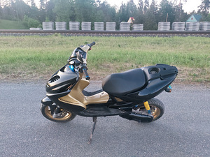 Yamaha Aerox 70cc Roller / Mopeed (4 foto / 7)