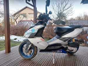 Aprilia SR50R Roller / Mopeed (2 foto / 8)