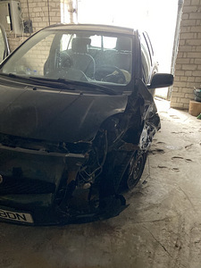 Toyota Yaris varuosadeks (4 foto / 4)