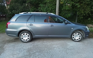 Toyota avensis 1,8 (2 foto / 4)