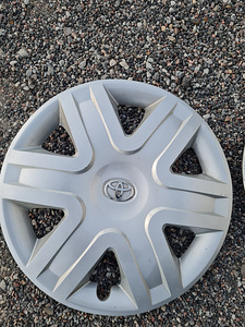 Toyota ilukilp r16 (1 foto / 1)