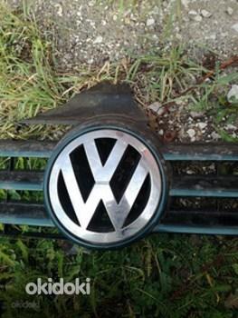 Знак на решетке Volkswagen T5 (фото #1)