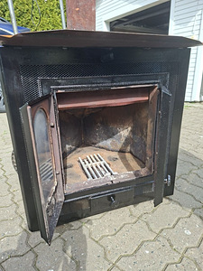 Müüa kasutatud kaminasüdamik / kamina uksed, terved klaasid (2 foto / 3)