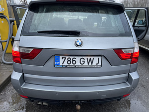 BMW X3 (10 фото из 11)