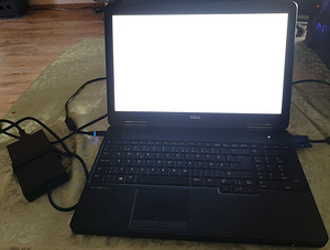 DELL E5540 (ekraaniveaga) 130W LAADIJA+DOKK (5 foto / 10)
