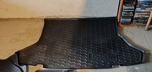 Toyota Prius pagassi põranda matt (1 foto / 1)