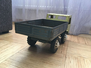 Советский грузовик (2 фото из 5)