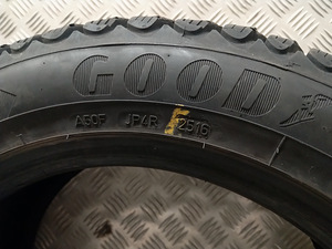 Goodyear Ultragrip IceArctic 205/55/R16 7mm (5 foto / 5)