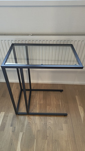 Ikea прикроватный столик (1 фото из 3)
