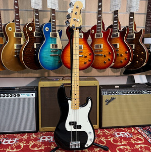 Fender Player Precision Bass MN Black (1 фото из 6)